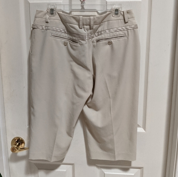 Cato Women's Cream Color Dress Capris Shorts Size 10 - Picture 7 of 8